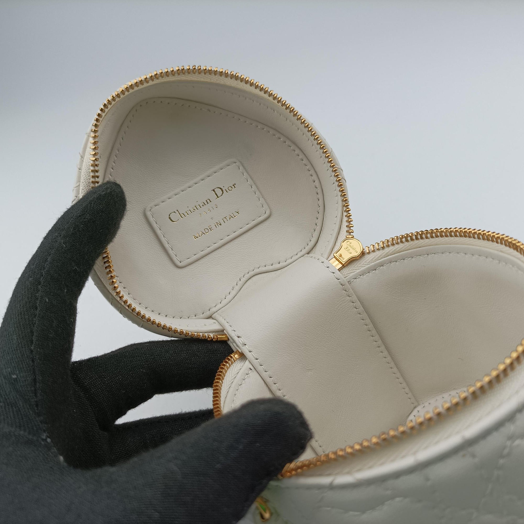 Dioramour Dior Caro Heart Micro Vanity Case White Lambskin 56-MA-0234ディオールアムール ディオール カロ ハート マイクロヴァニティ ホワイト ラムスキン 56-MA-0234