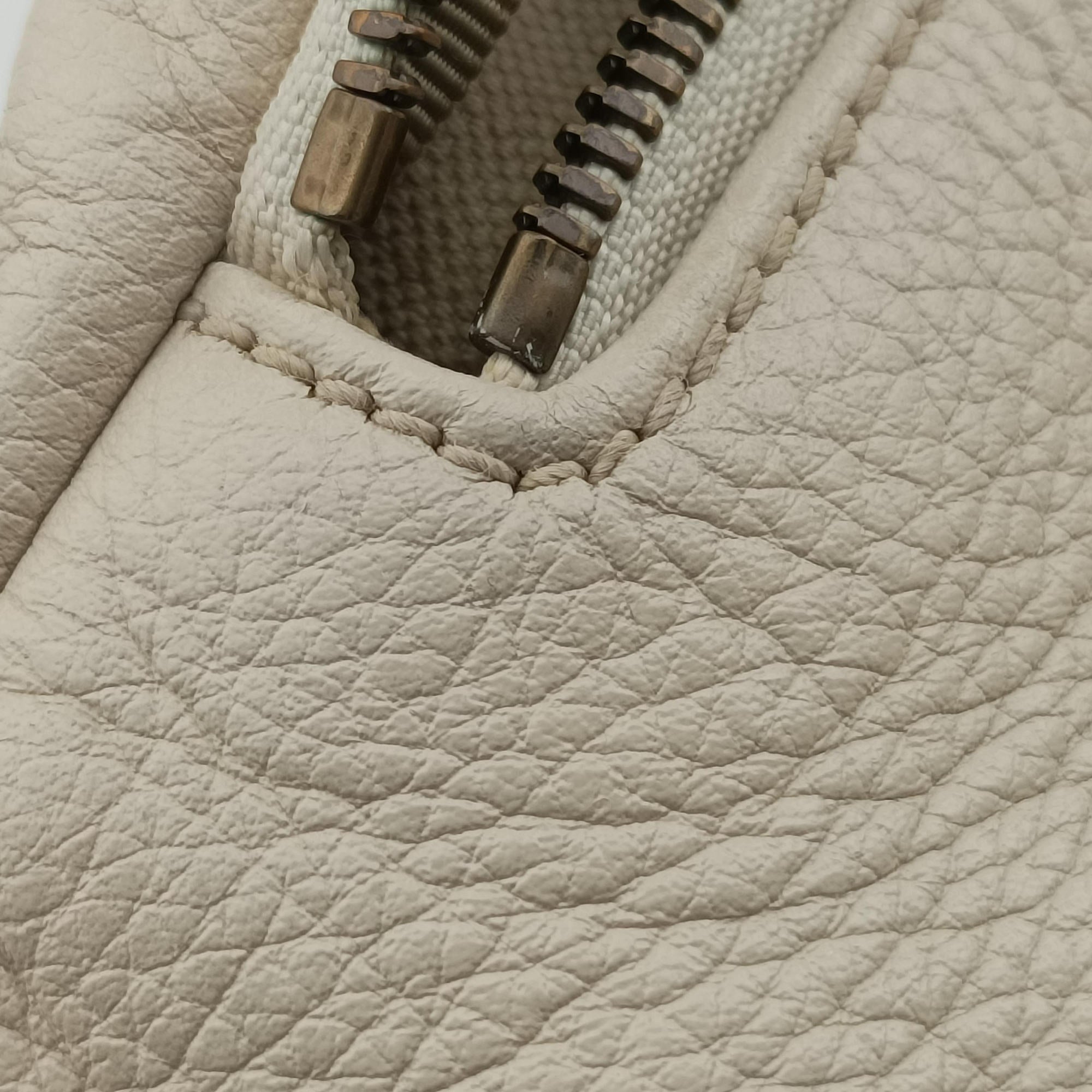 Vintage Gucci Print White Leather 530412 bum bag/waist bag | stylenewstar