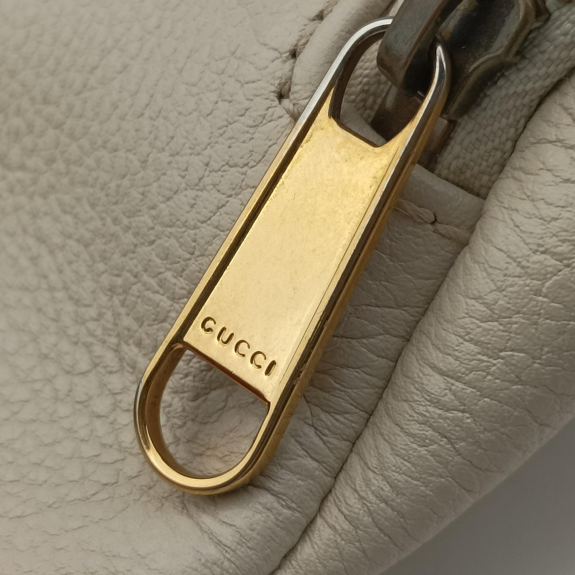 Vintage Gucci Print White Leather 530412 bum bag/waist bag | stylenewstar