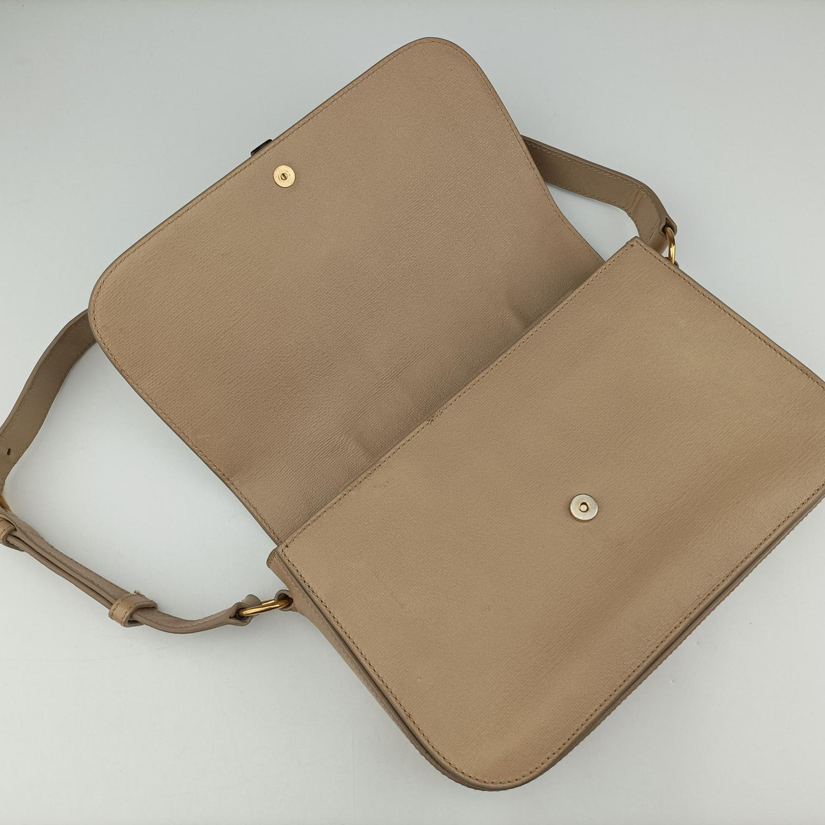 Pre-owned Yves Saint Laurent Y Ligne Camel Leather 247695 shoulderbag | stylenewstar