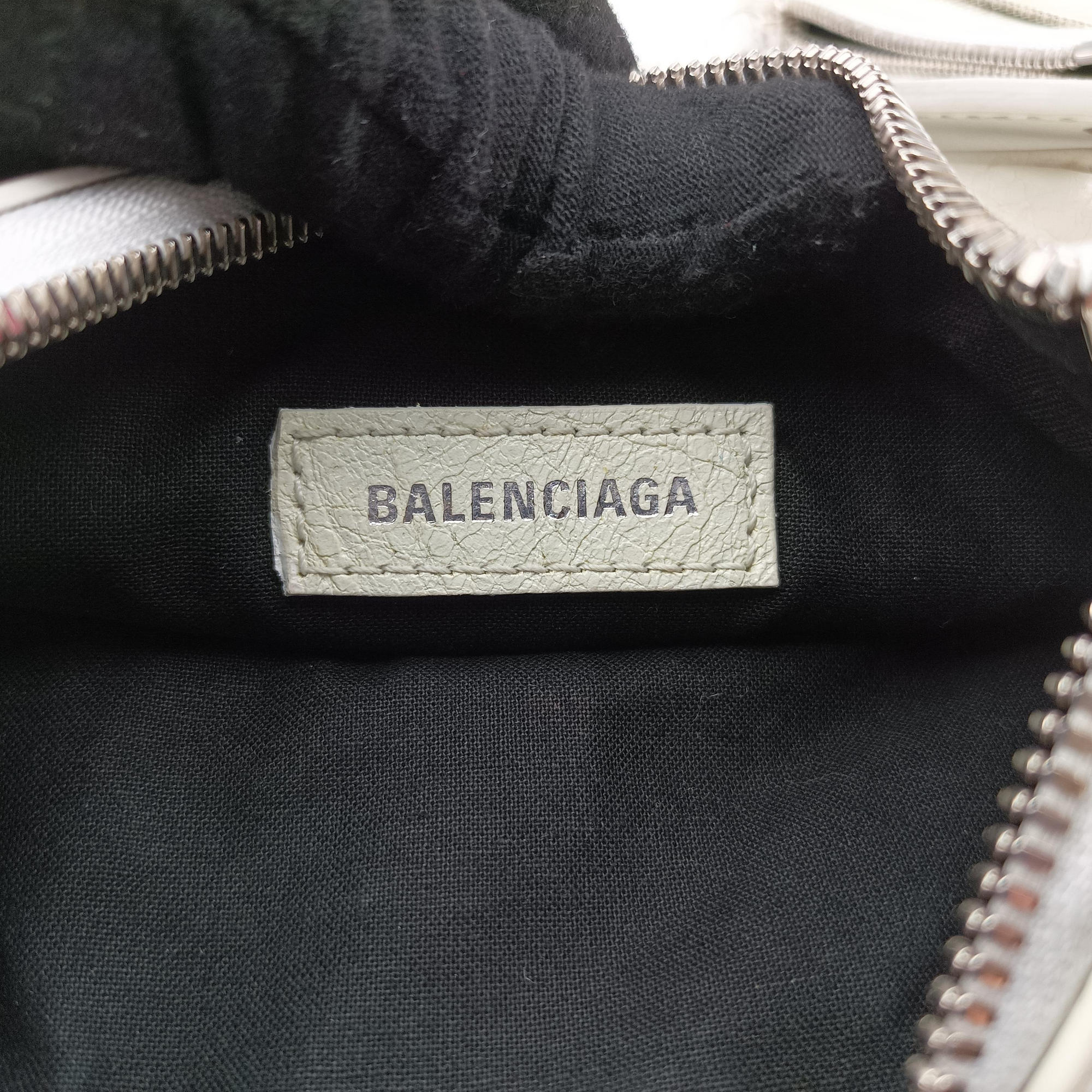 Pre-owned Balenciaga Le Cagole White lambskin shoulderbag | stylenewstar