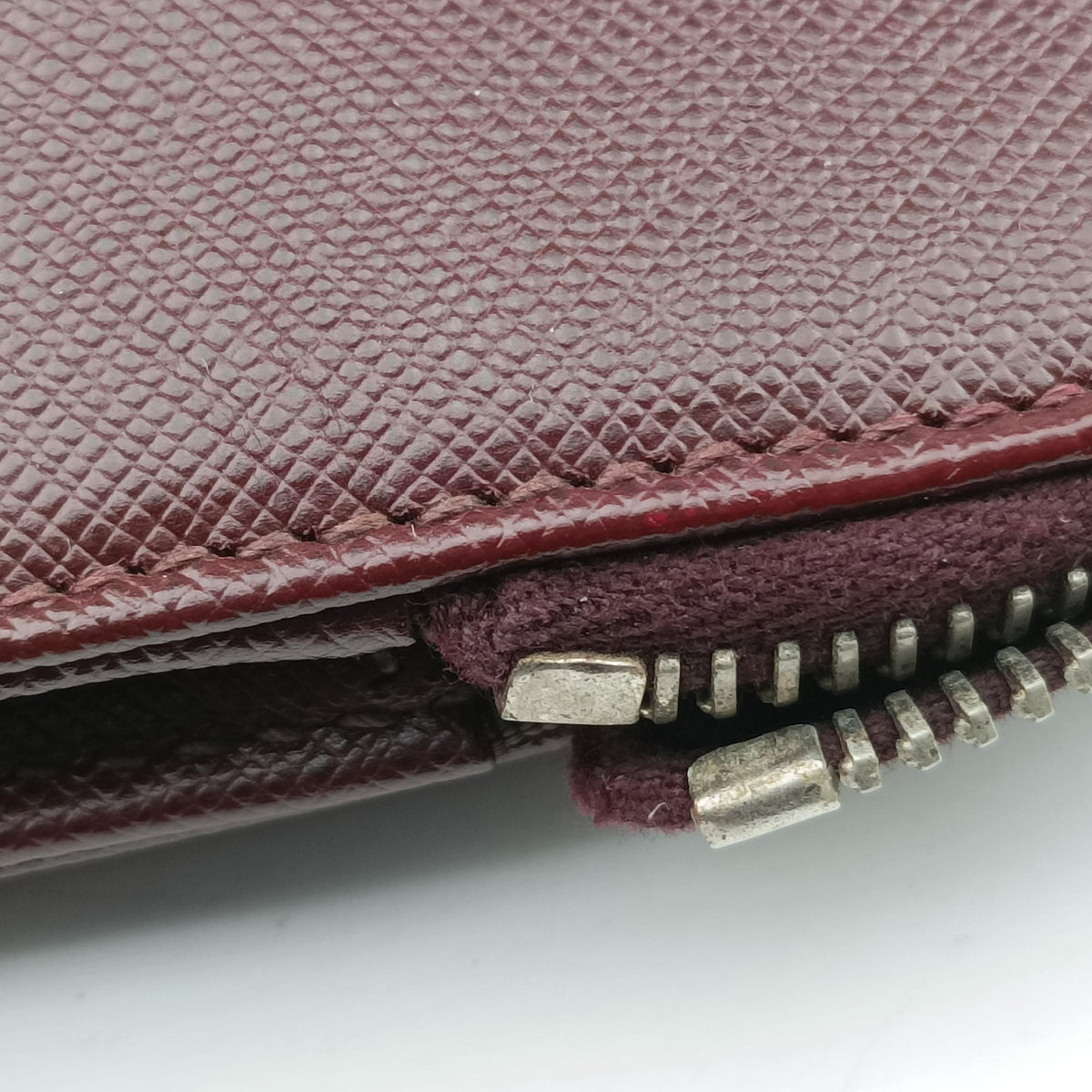 Secondhand Prada Triangle Logo Plate Red Saffiano Leather VR0023 handbag | stylenewstar