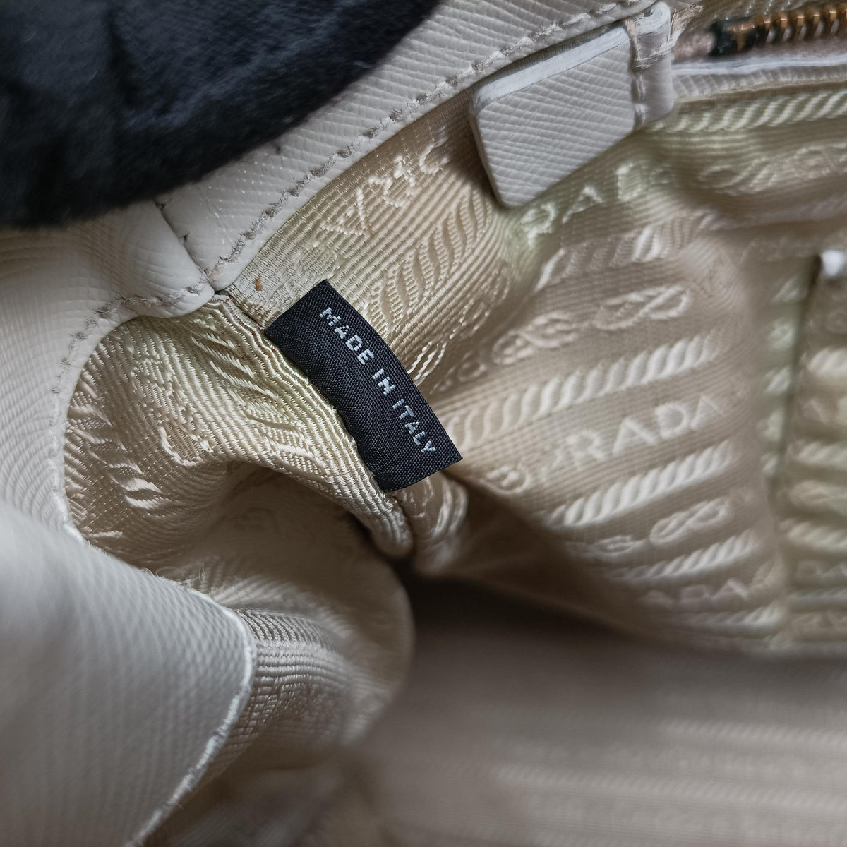 Parabole Tote White SAFFIANO Leather 25パラボラ トート ホワイト サフィアーノレザー 25