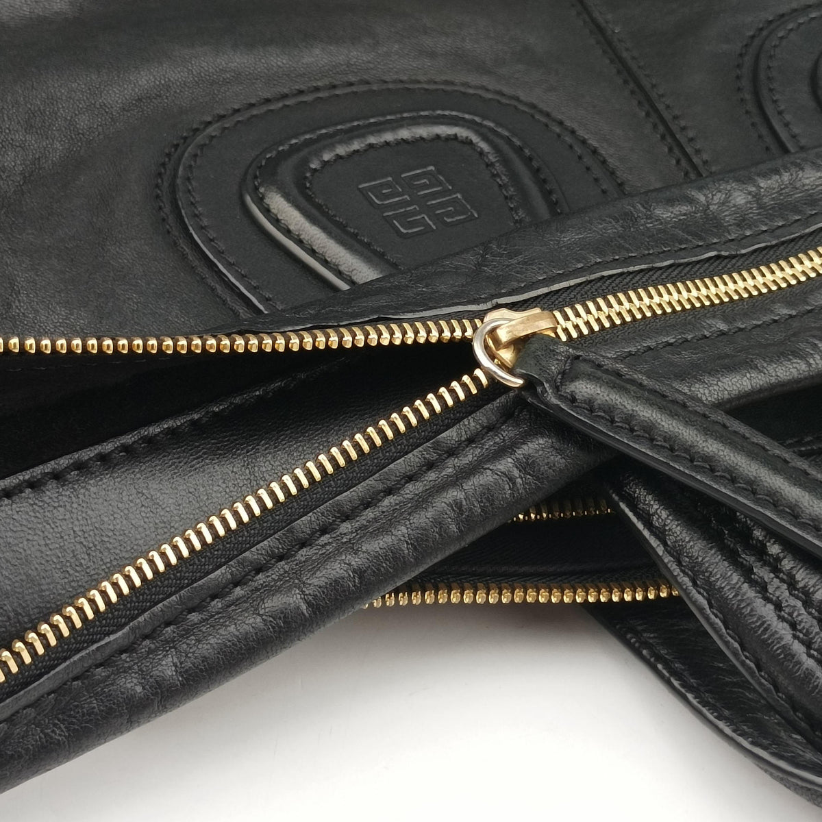 Pre-owned Givenchy Nightingale Black Lambskin shoulderbag | stylenewstar