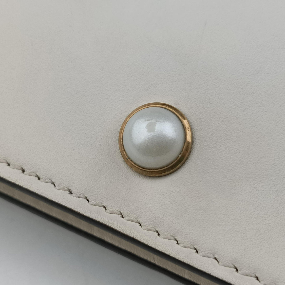 Broadway Pearl Bee White Leather 453778 F022617883ブロードウェイ パール ビー ホワイト レザー 453778 F022617883