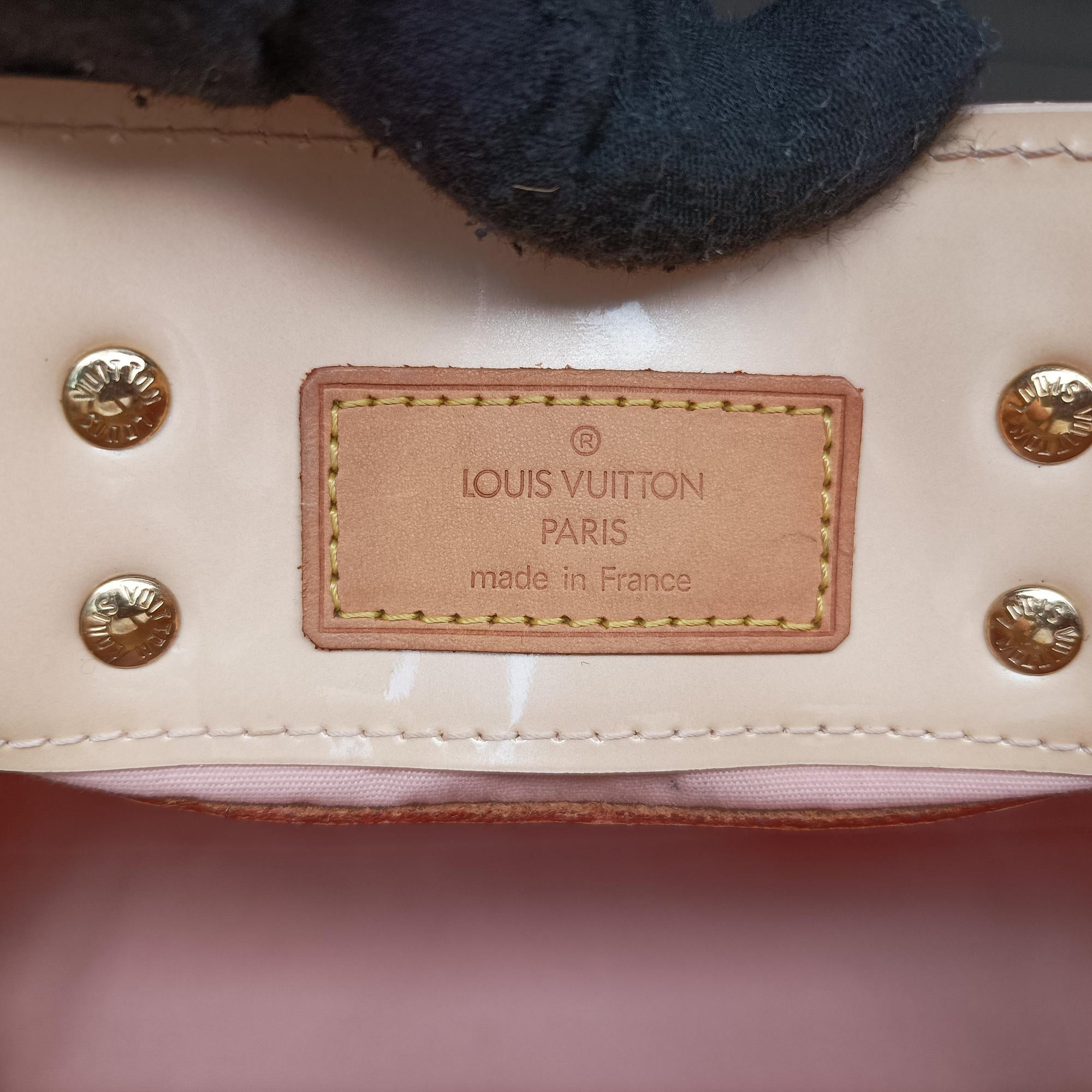 Secondhand Louis Vuitton Reade PM Beige Vernis M91144 handbag | stylenewstar