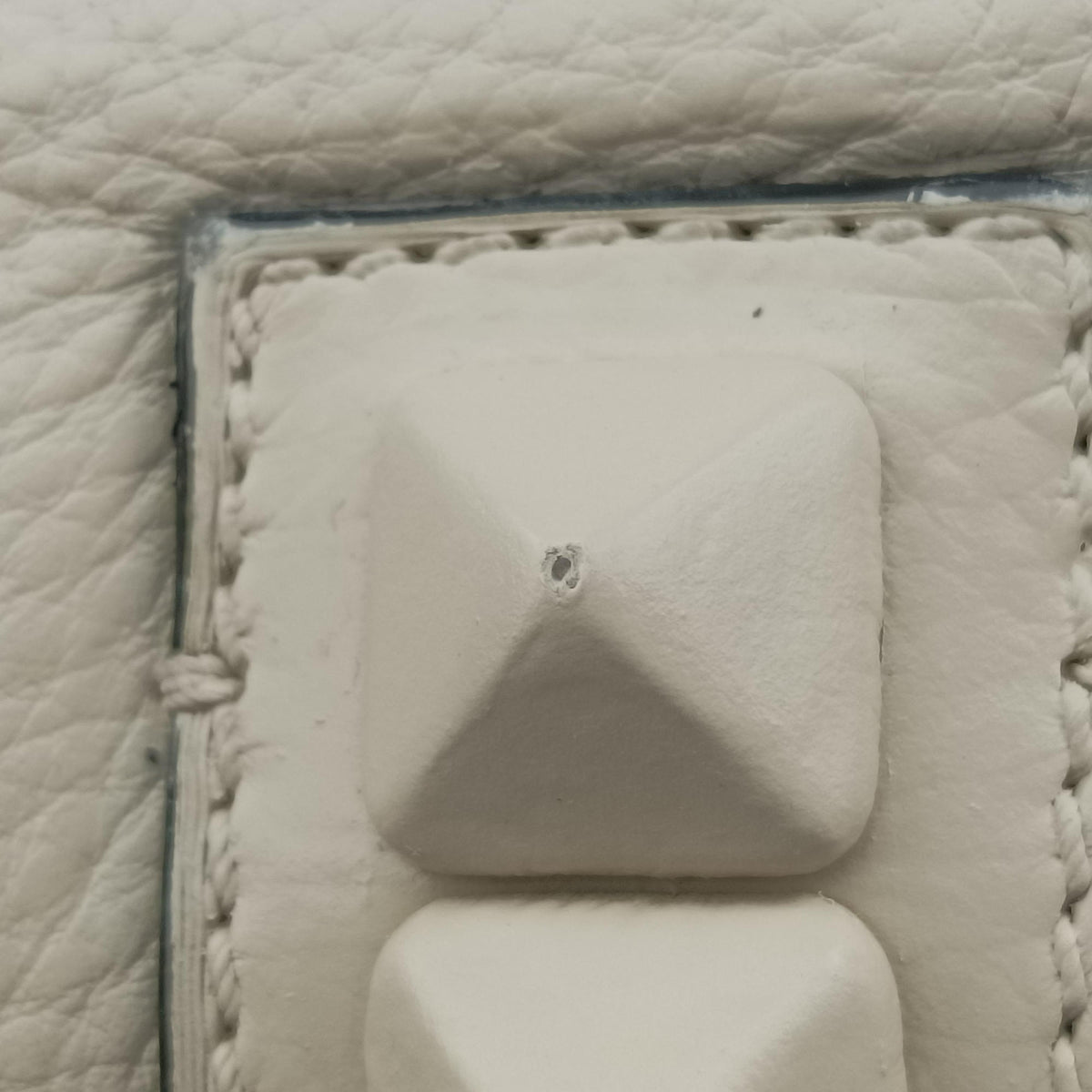 Rockstud Glam Lock White Leather Lot number unknownロックスタッズグラムロック ホワイト レザー 製番不明
