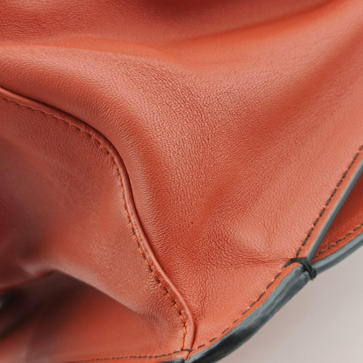 Intrecciato OrangeRed lambskin B04579736Xイントレチャート オレンジレッド ラムスキン B04579736X