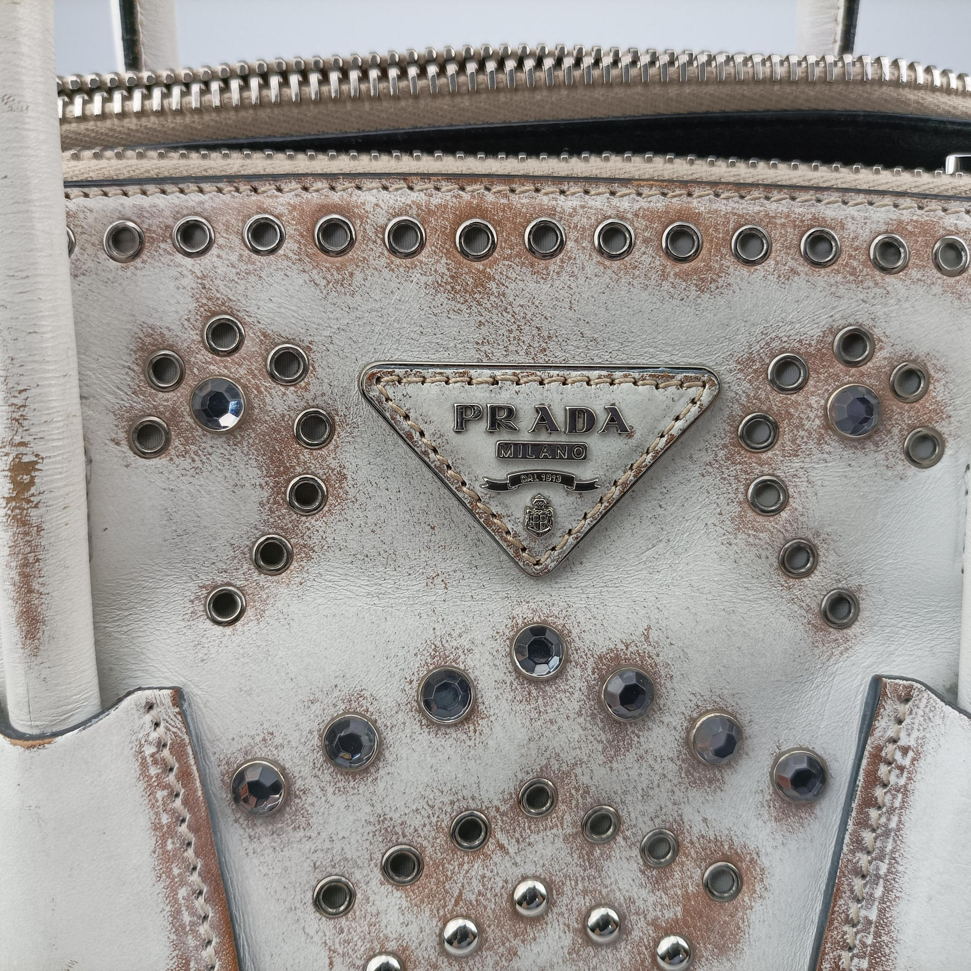 Pre-owned Prada Vitello Vintage Studded Sound White Leather shoulderbag | stylenewstar
