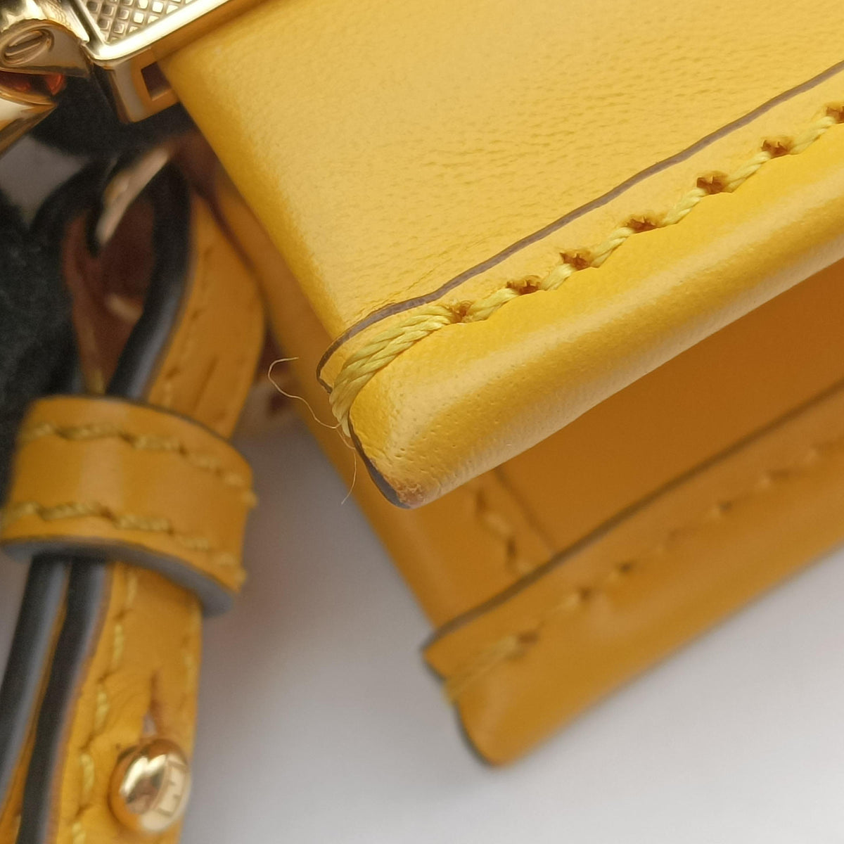 Pre-owned Fendi MINI SUNSHINE SHOPPER Yellow Leather 8BS051 shoulderbag | stylenewstar