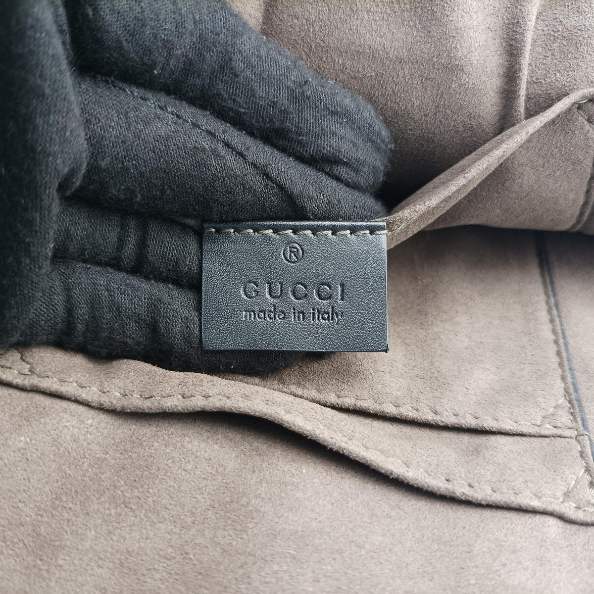 Pre-owned Gucci Stripe Line Black Leather 450970 bum bag/waist bag | stylenewstar