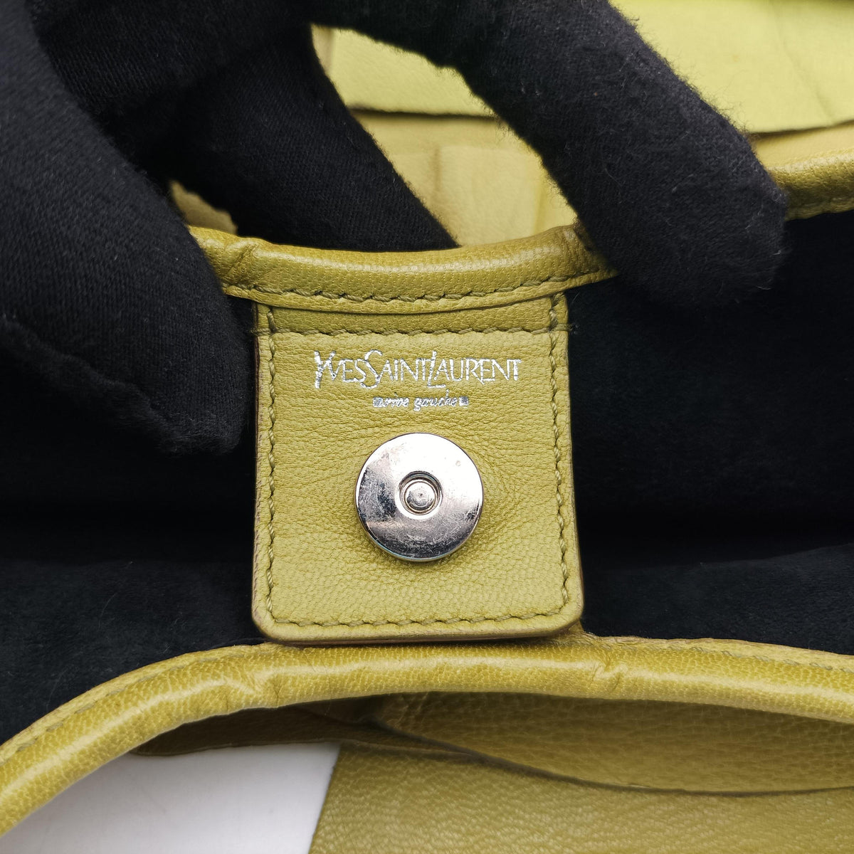 Pre-owned Yves Saint Laurent Mombasa Green Leather 122245 shoulderbag | stylenewstar