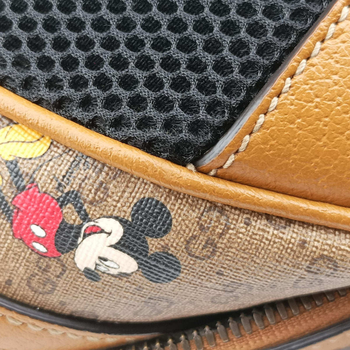 The Three Little Pigs Brown PVC coated canvas × leather 552884 E032209238三匹のこぶた ブラウン PVCコーティングキャンバス×レザー 552884 E032209238