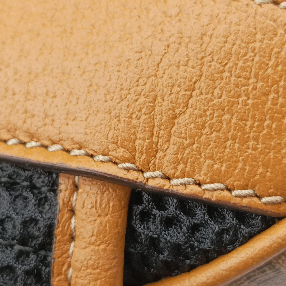 The Three Little Pigs Brown PVC coated canvas × leather 552884 E032209238三匹のこぶた ブラウン PVCコーティングキャンバス×レザー 552884 E032209238