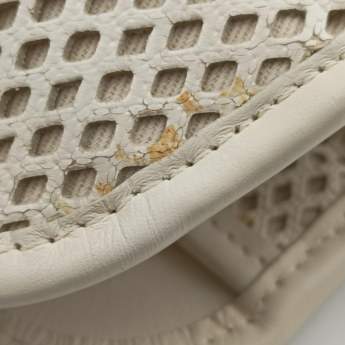 Up in the Air Perforated French Riviera White lambskin A67654 17921437アップ ザ エア フレンチリビエラ ホワイト ラムスキン A67654 17921437