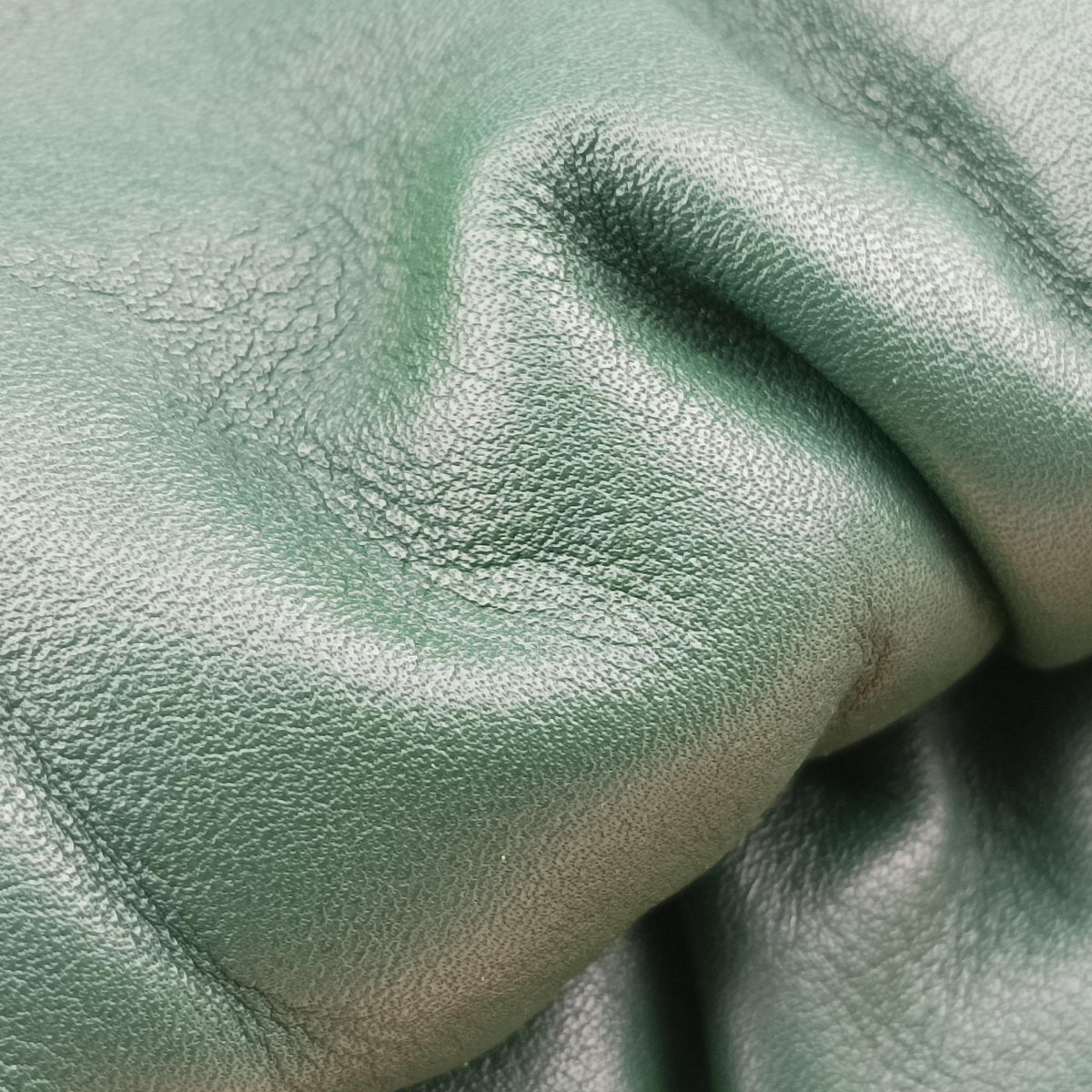 THE Chain Pouch Green lambskin B09554674Wザ チェーン ポーチ グリーン ラムスキン B09554674W