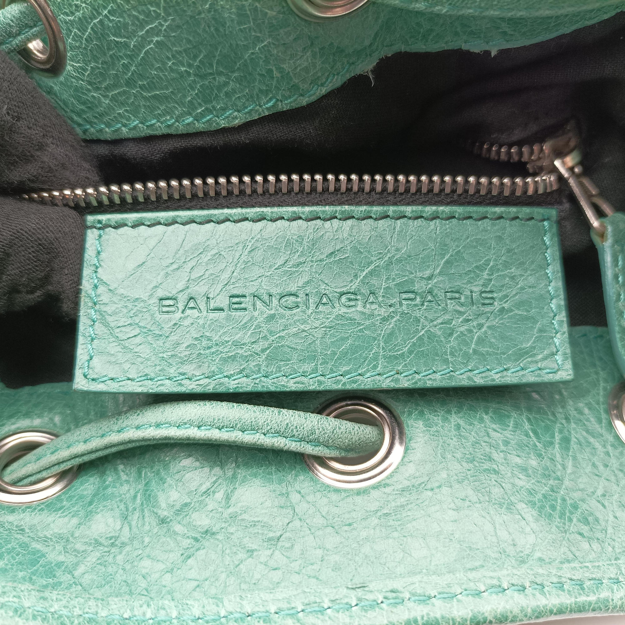 Pre-owned Balenciaga Pompon Green Leather shoulderbag | stylenewstar