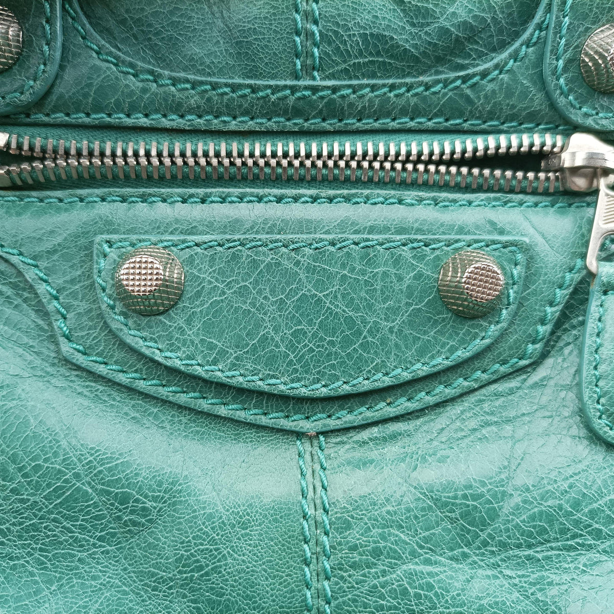 Pre-owned Balenciaga Pompon Green Leather shoulderbag | stylenewstar