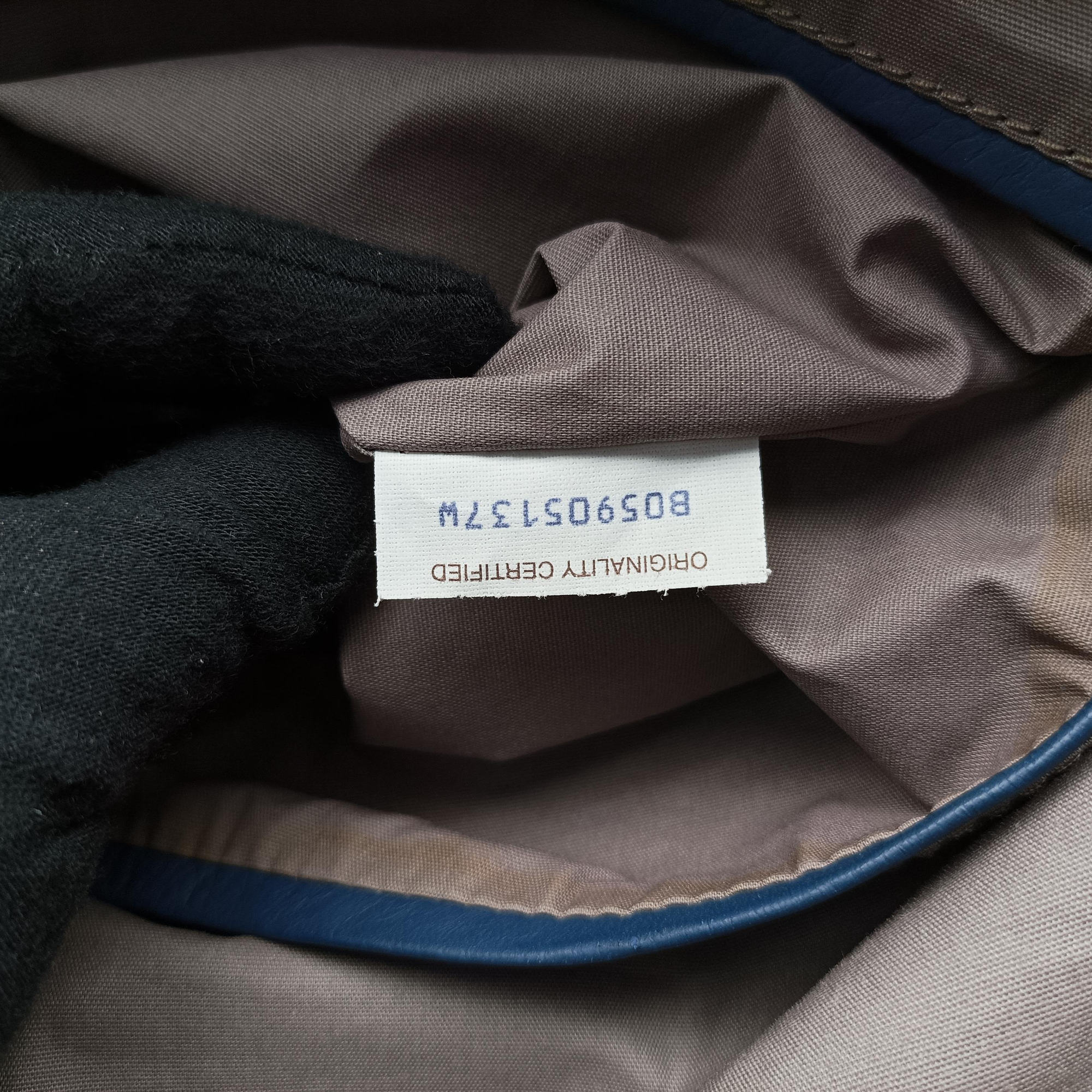 Intrecciato Blue lambskin B05905137Wイントレチャート ブルー ラムスキン B05905137W
