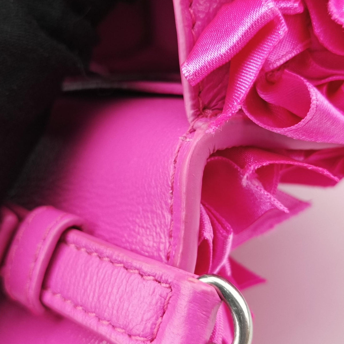 Hourglass Pink Satin× Leather 748750.5643.O.535269アワーグラス ピンク サテン× レザー 748750.5643.O.535269
