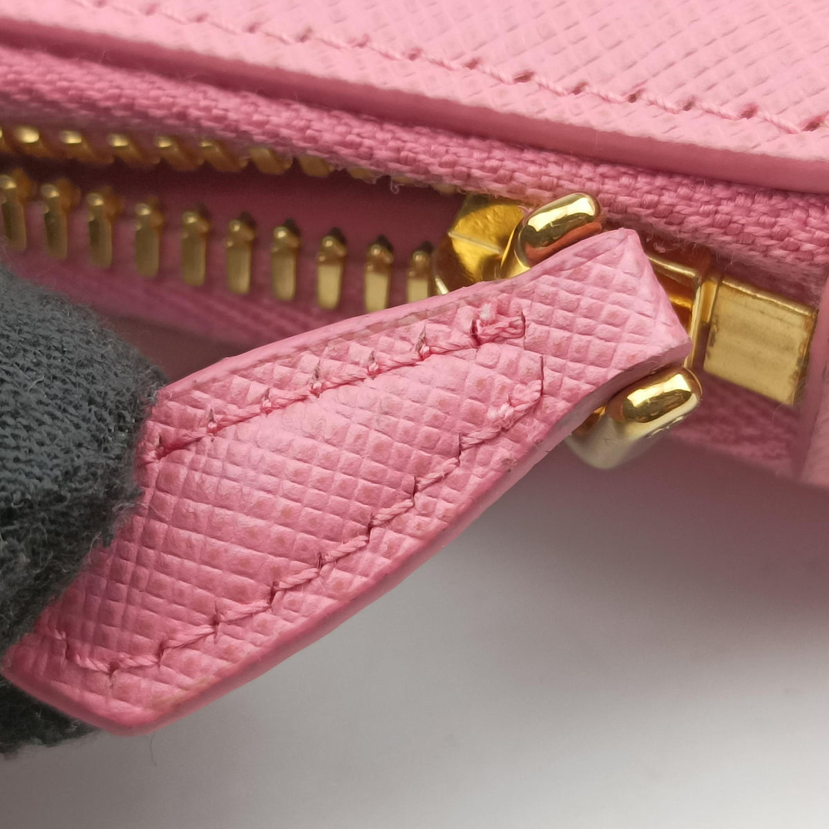 Phone Pouch Pink Saffiano Leather 85 Nフォンポーチ ピンク サフィアーノ レザー 85 N