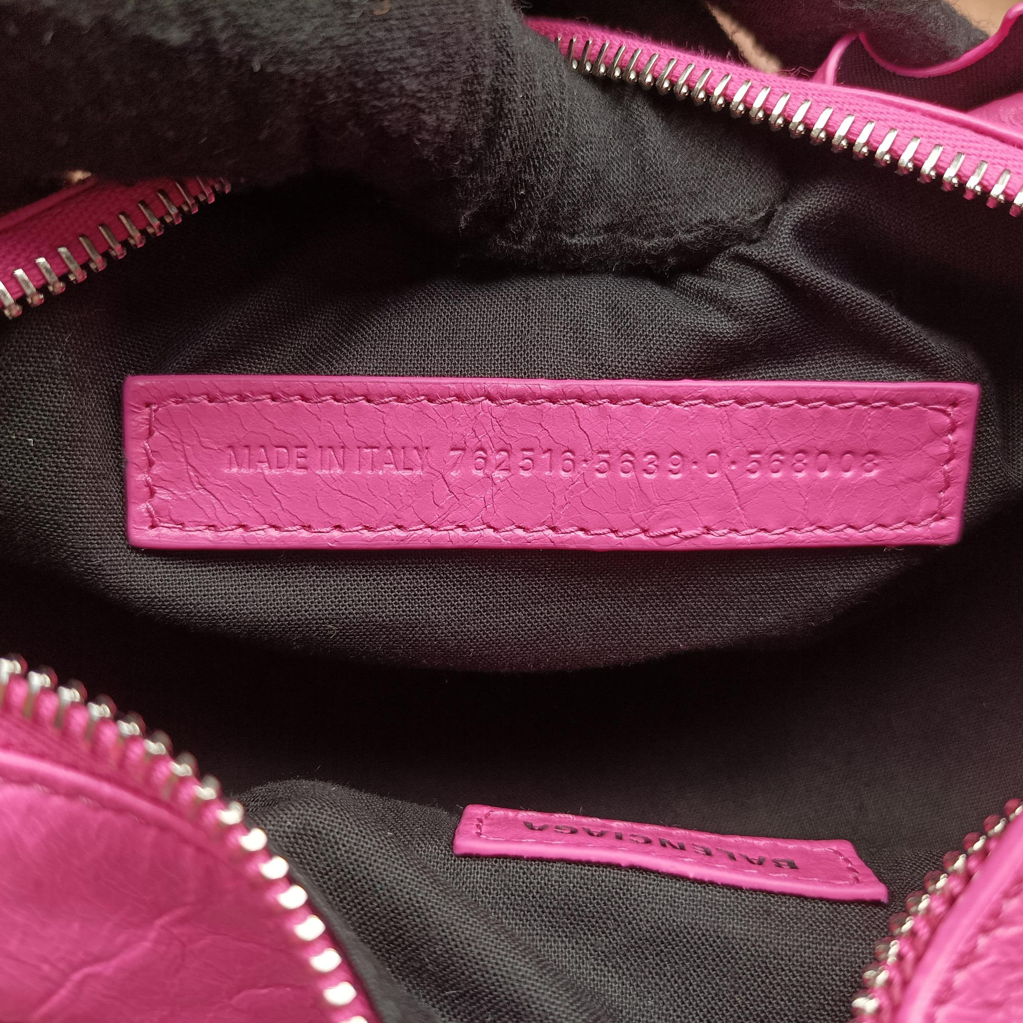 Superbusy XS Sling Bag Pink leather 762516 762516.5639.O.568008スーパービジー XS スリング バッグ ピンク レザー 762516 762516.5639.O.568008