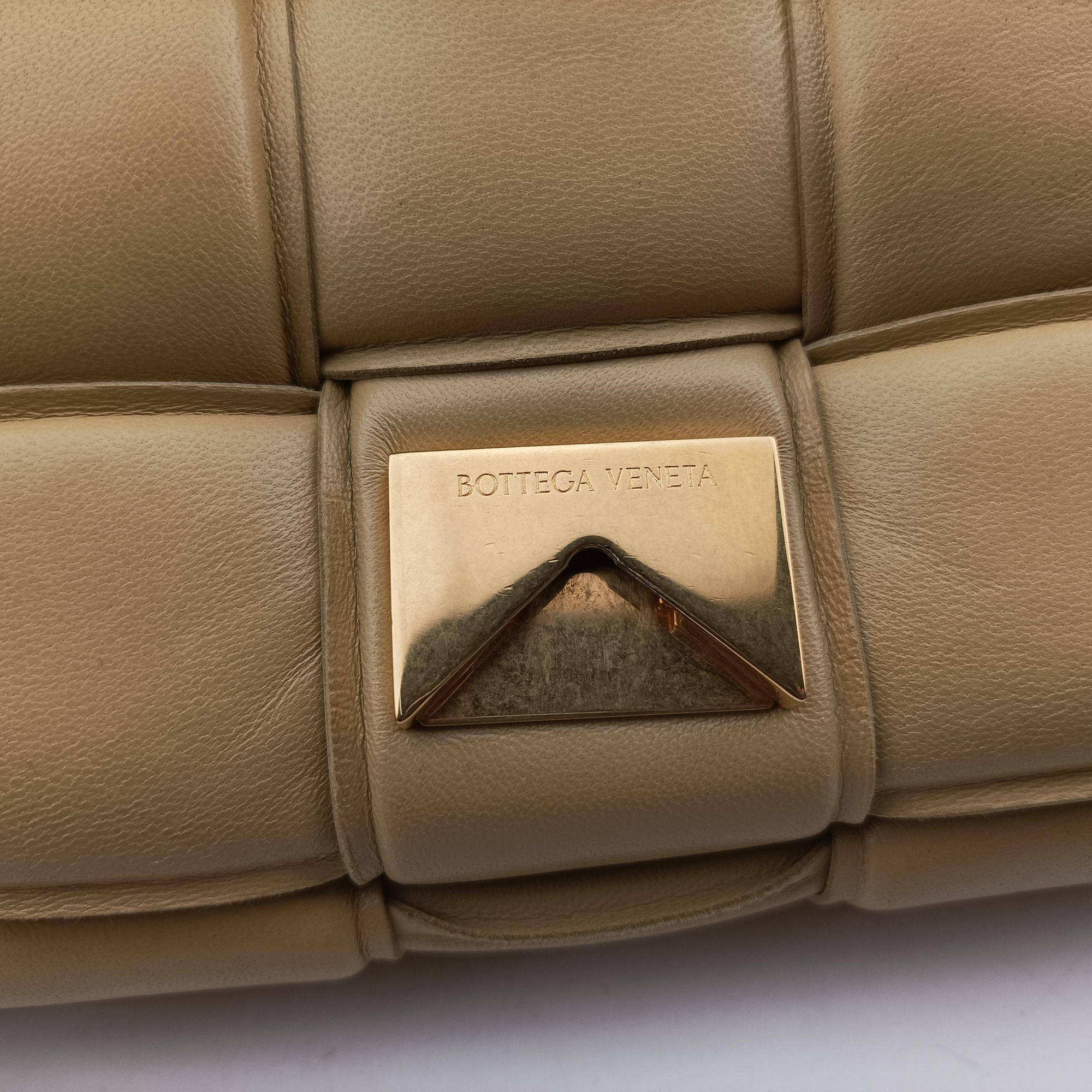 Padded CASSETTE Beige lambskin B08917888Dパデッド カセット ベージュ ラムスキン B08917888D