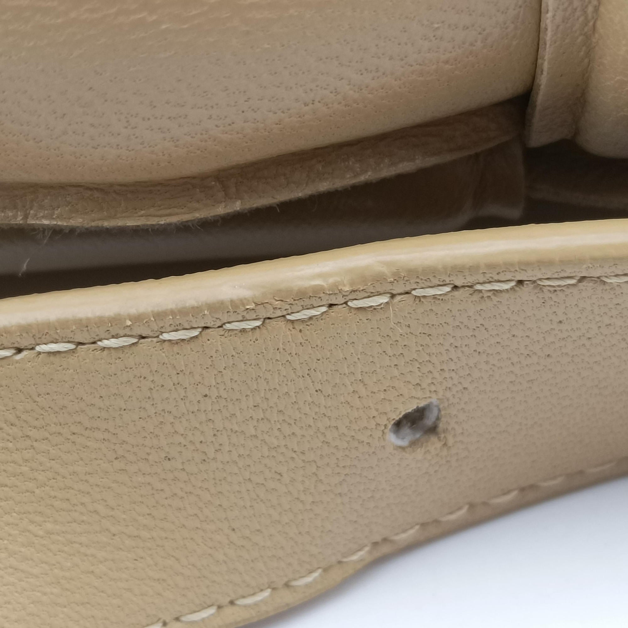 Padded CASSETTE Beige lambskin B08917888Dパデッド カセット ベージュ ラムスキン B08917888D