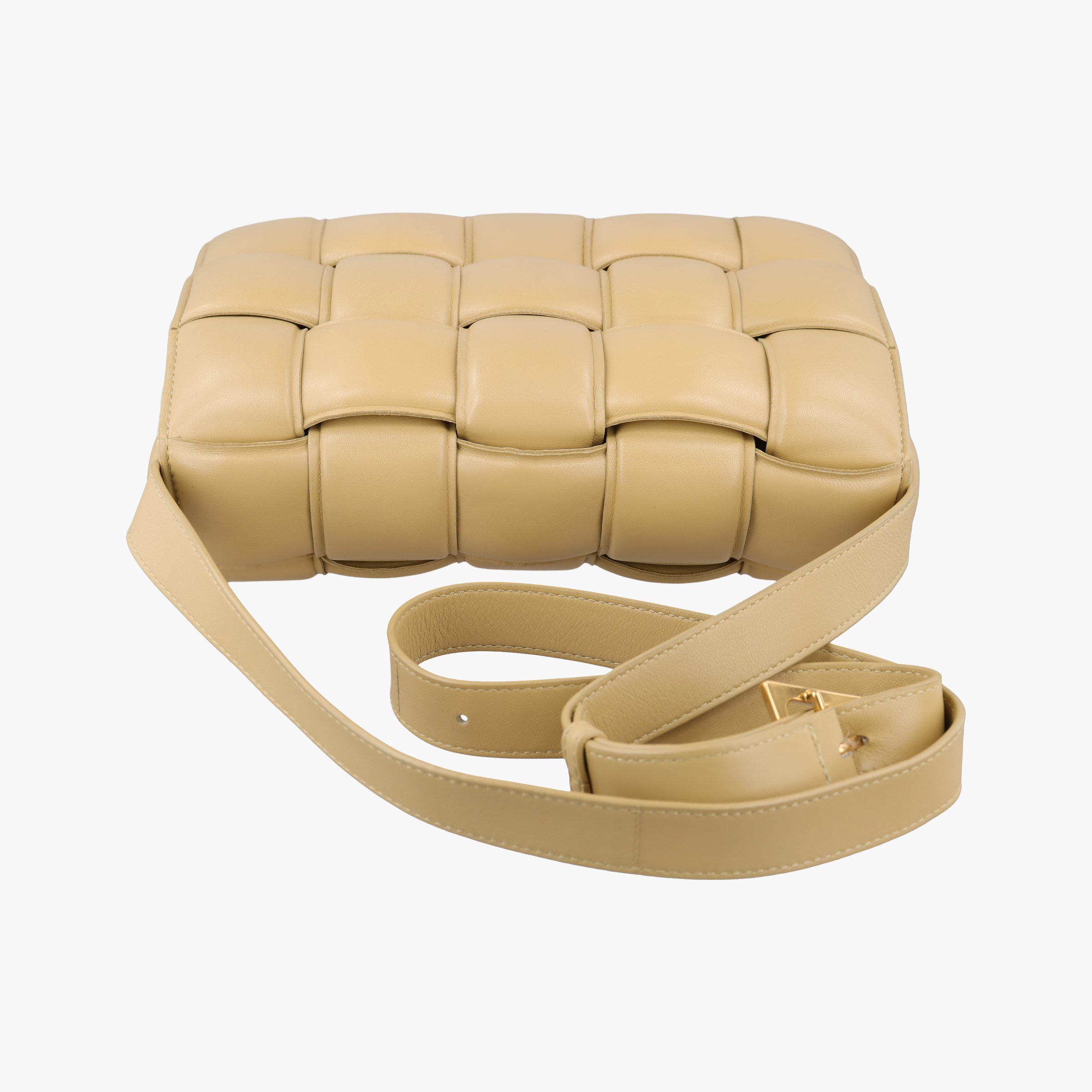 Padded CASSETTE Beige lambskin B08917888Dパデッド カセット ベージュ ラムスキン B08917888D