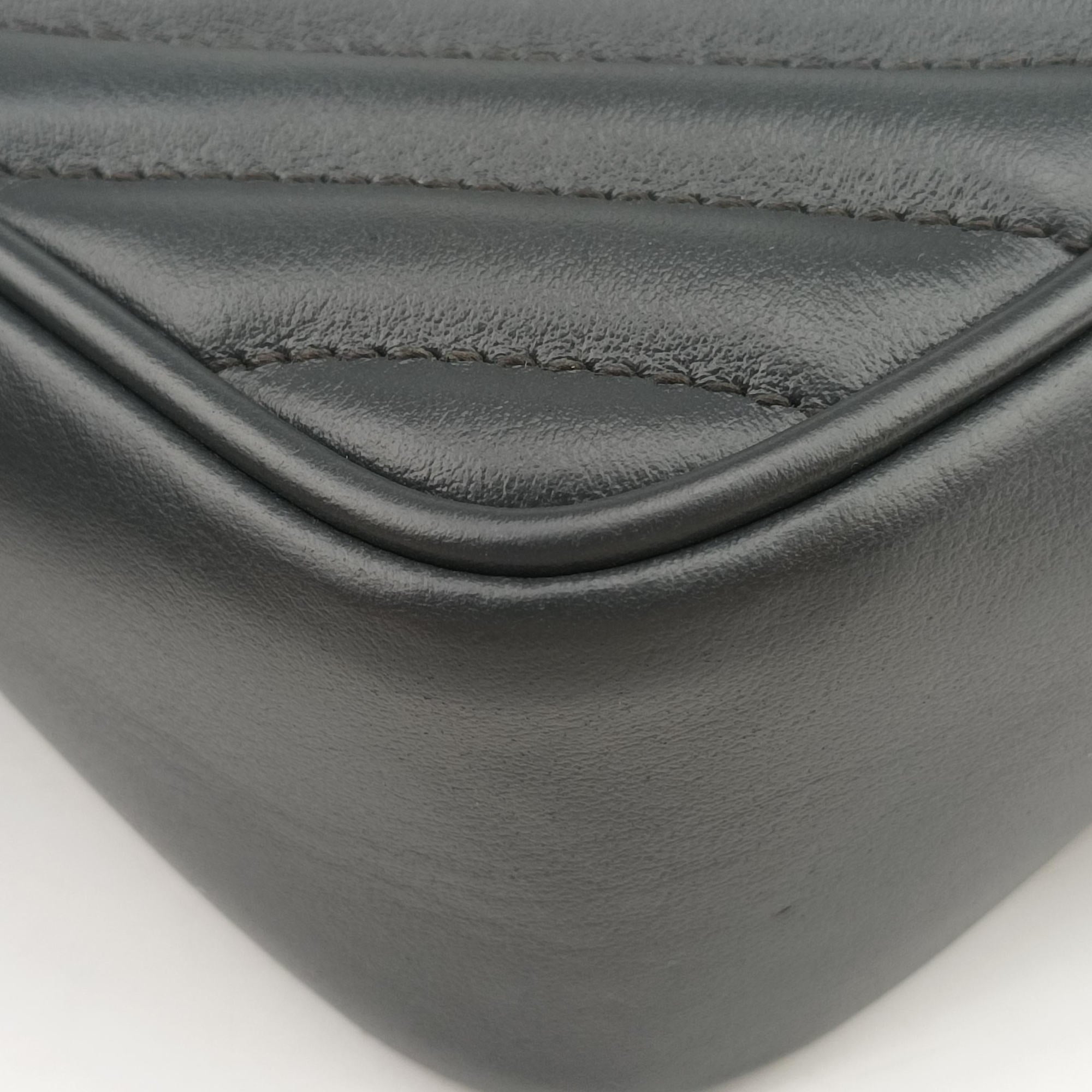 Lou chevron tassel charm camera Black Leather 534817 GLT534817.0319ルー シェブロン タッセル チャーム カメラ ブラック レザー 534817 GLT534817.0319