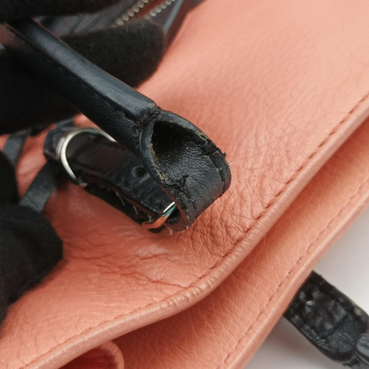 Paper Pink x Black Leather 255412.5760.H.515859ペーパー ピンク x ブラック レザー 255412.5760.H.515859
