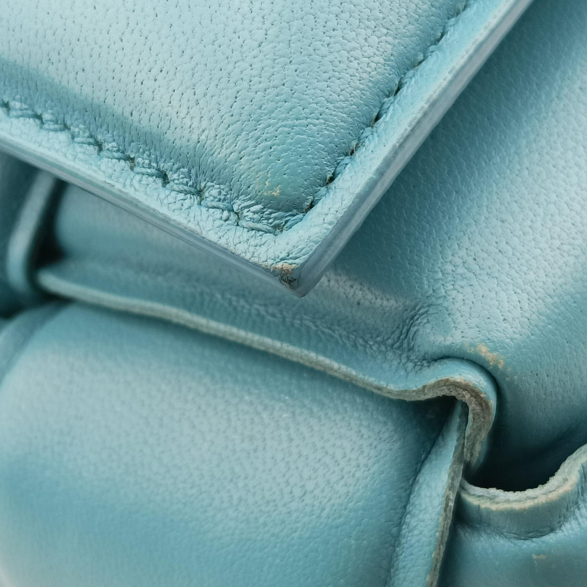 Padded Cassette Blue lambskin 591970 B09024081Nパデッド カセット ブルー ラムスキン 591970 B09024081N