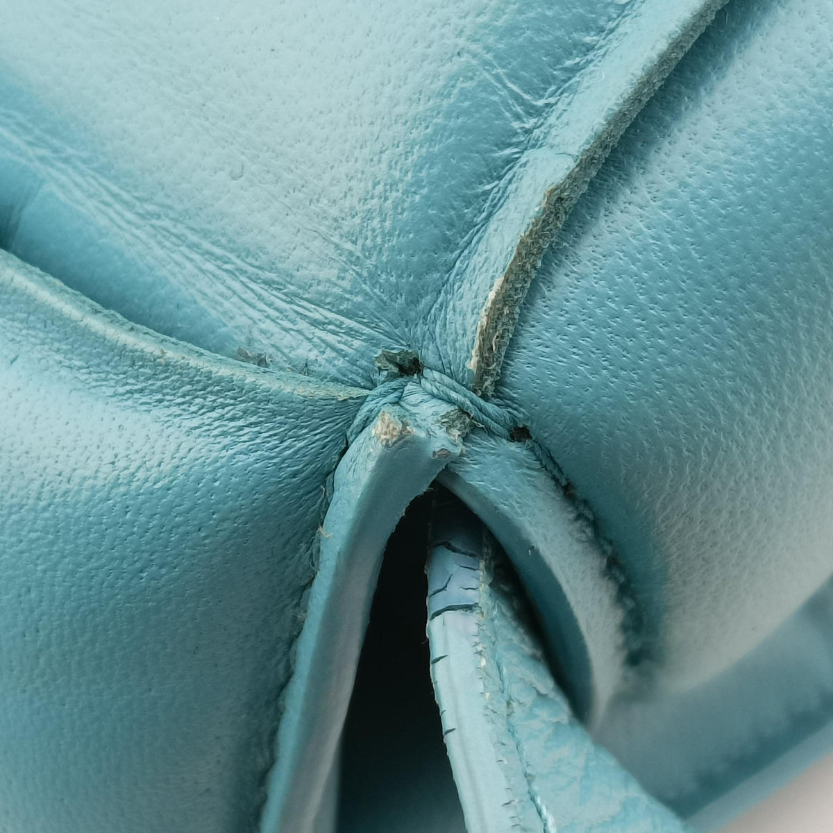 Padded Cassette Blue lambskin 591970 B09024081Nパデッド カセット ブルー ラムスキン 591970 B09024081N