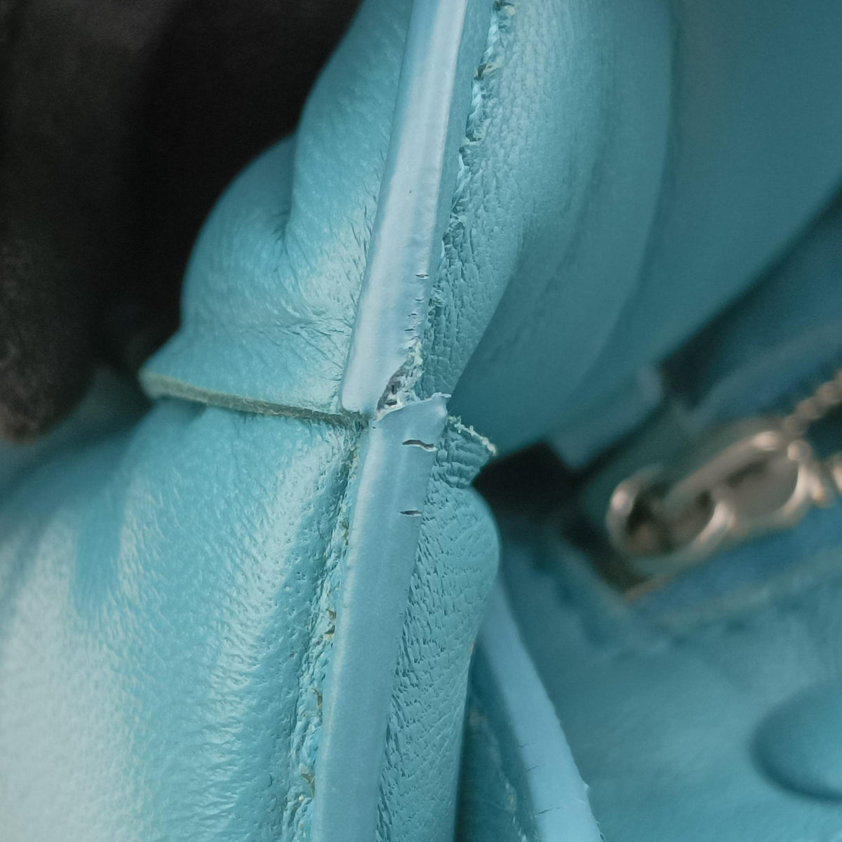 Padded Cassette Blue lambskin 591970 B09024081Nパデッド カセット ブルー ラムスキン 591970 B09024081N