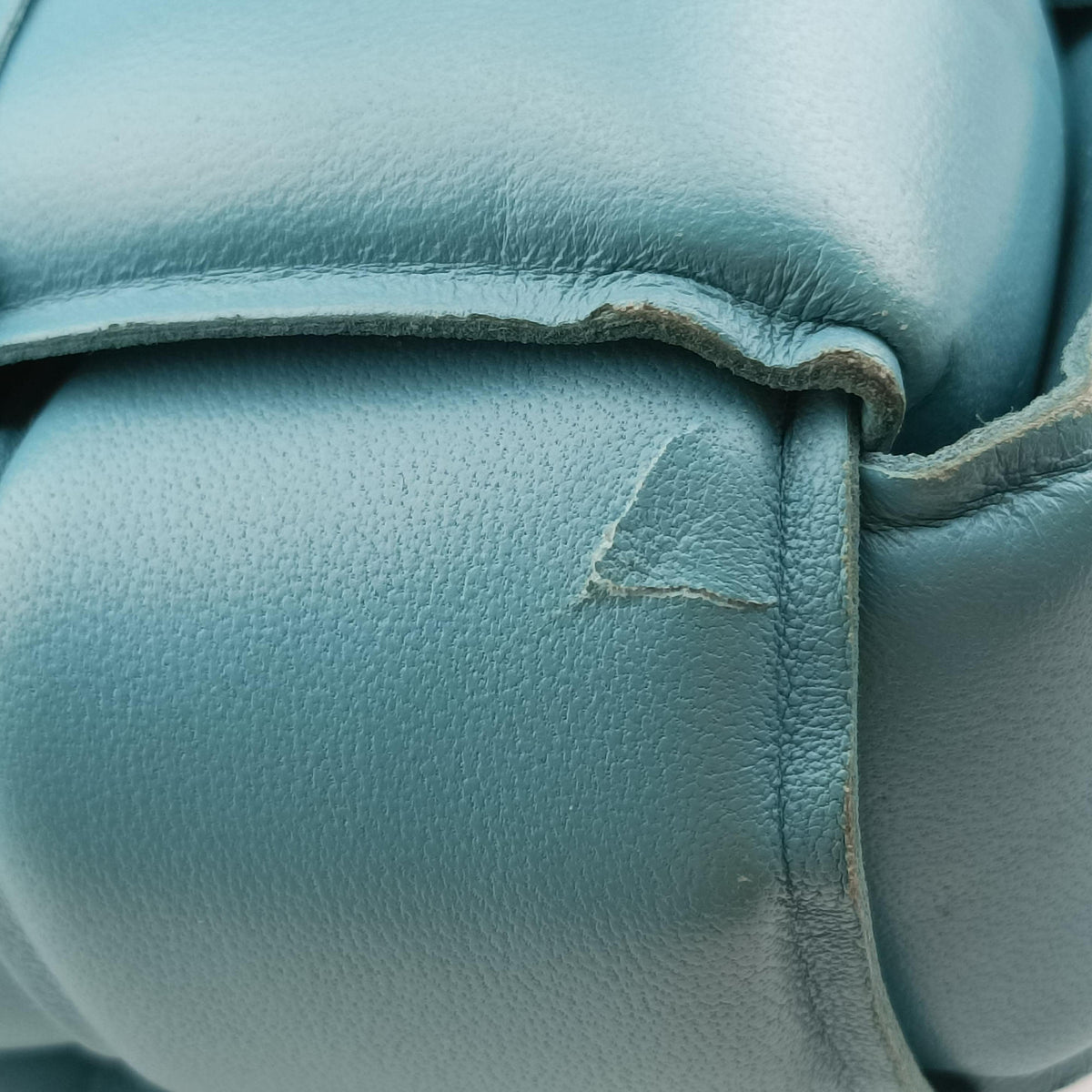Padded Cassette Blue lambskin 591970 B09024081Nパデッド カセット ブルー ラムスキン 591970 B09024081N