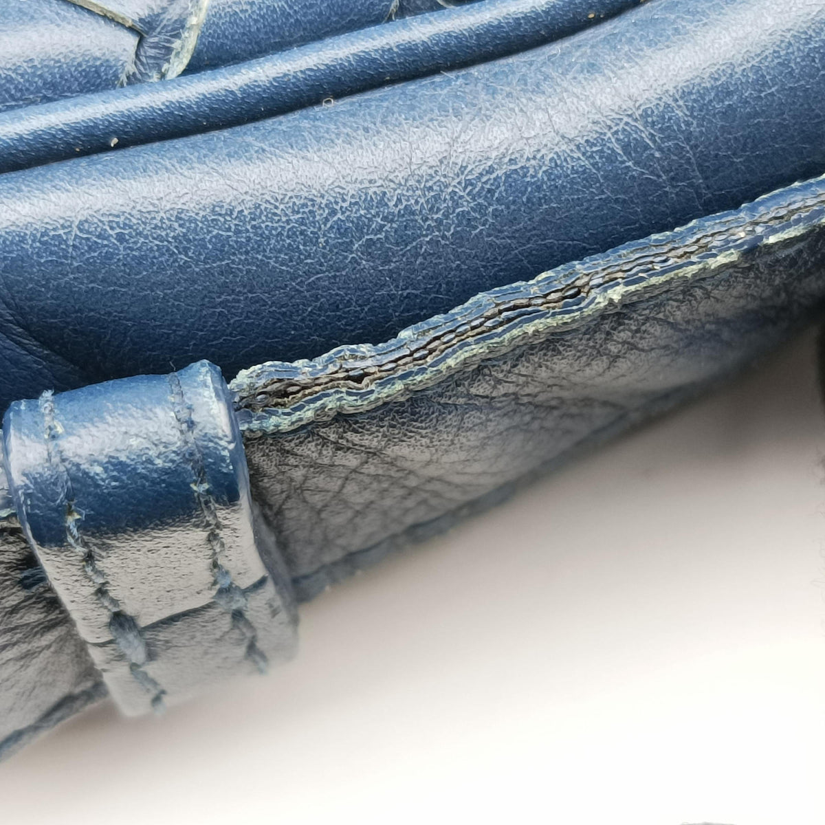 Intrecciato Navy lambskin B063228950イントレチャート ネイビー ラムスキン B063228950