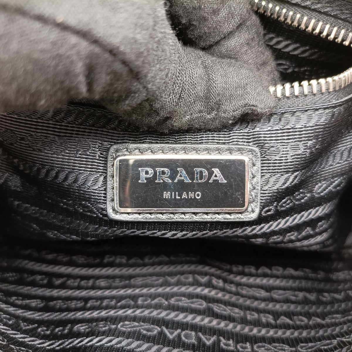 Triangle Logo White Saffiano Leather 2VL012 56 8トライアングル ロゴ ホワイト サフィアーノレザー 2VL012 56 8