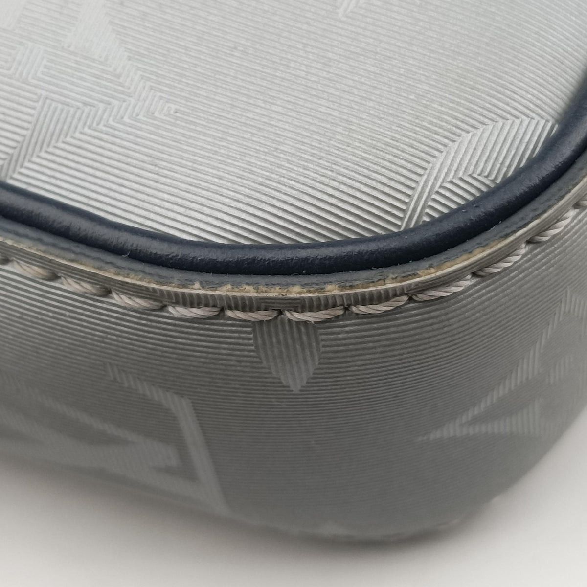 Alpha Messenger Grey Monogram Satellite M44169 CA4138アルファ メッセンジャー グレー モノグラム サテライト M44169 CA4138