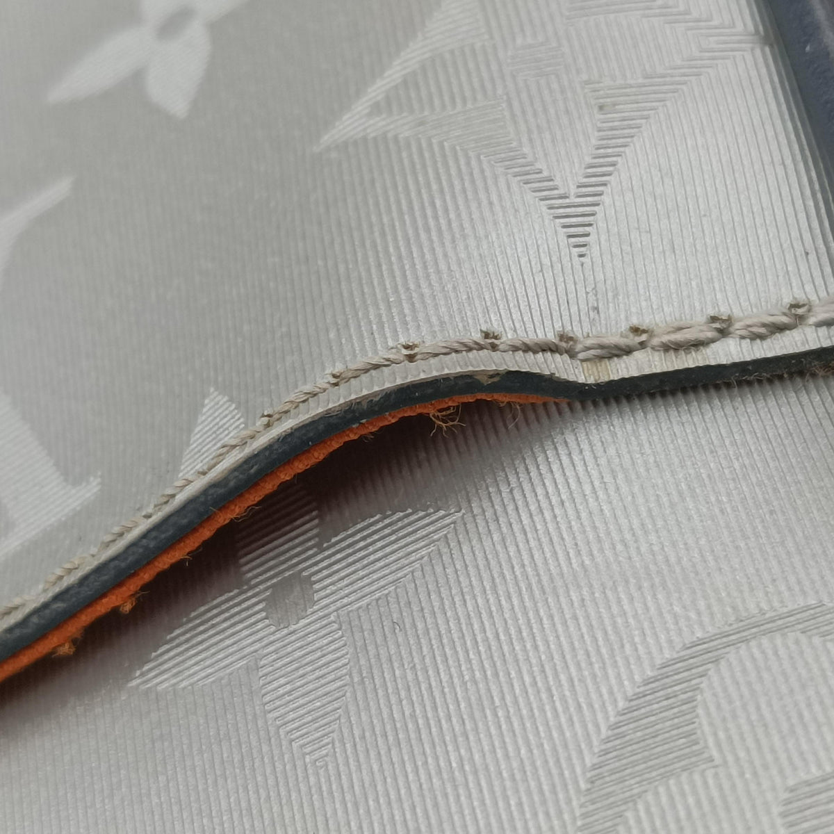 Alpha Messenger Grey Monogram Satellite M44169 CA4138アルファ メッセンジャー グレー モノグラム サテライト M44169 CA4138