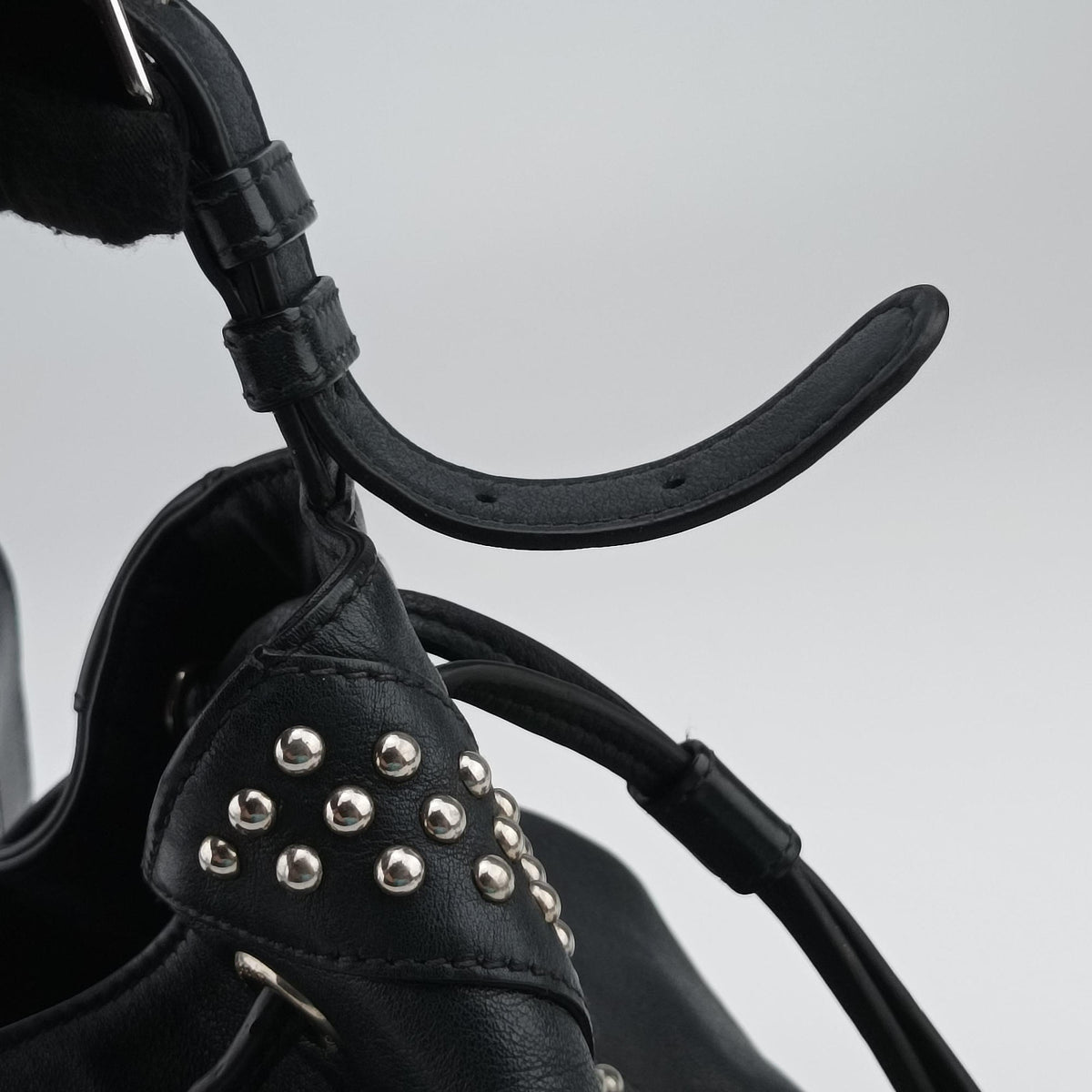Y Studded Bucket Black Leather 454072 VLR454072.1116Y スタッズバケツ ブラック レザー 454072 VLR454072.1116