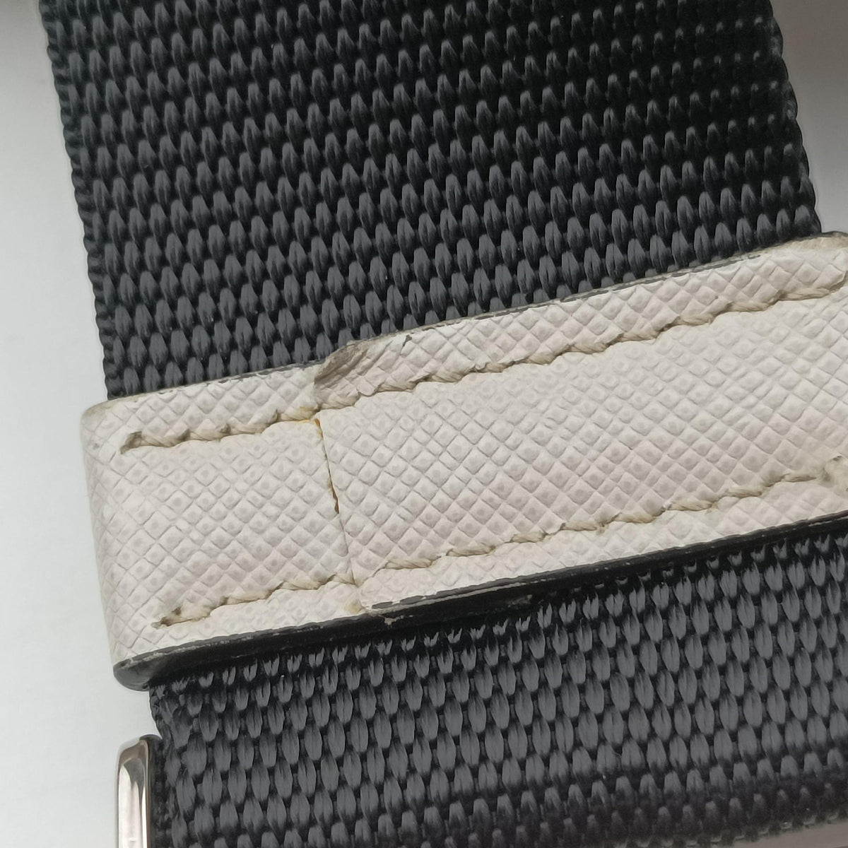 Triangle Logo White Saffiano Leather 2VL012 56 8トライアングル ロゴ ホワイト サフィアーノレザー 2VL012 56 8