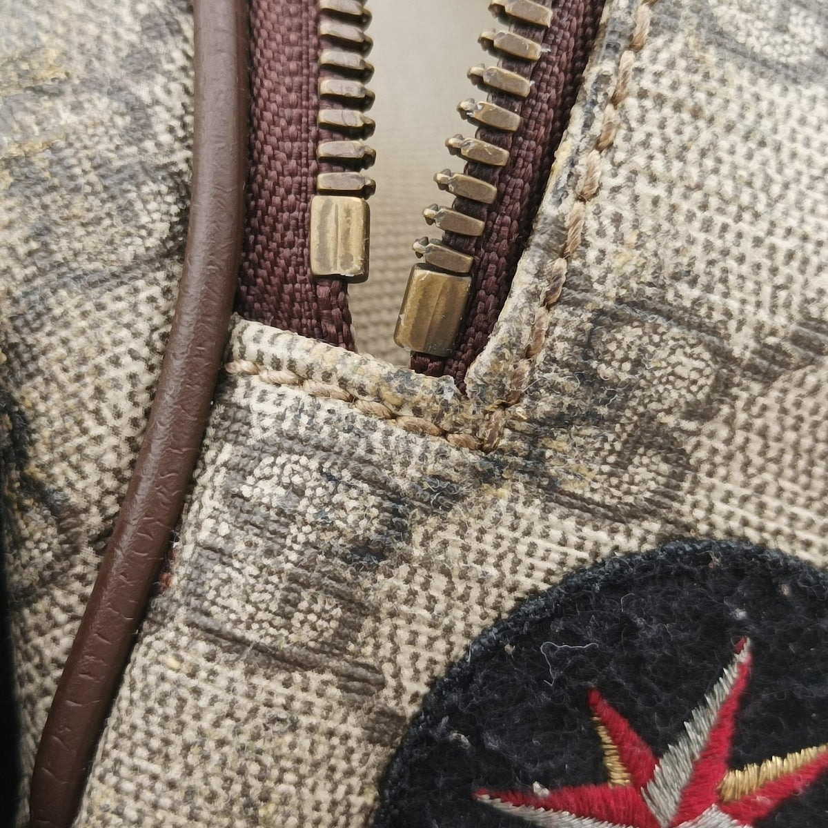 GG Supreme Courrier Brown PVC coated canvas 529711 B026612158GGスプリーム クーリエ UFOワッペン ブラウン PVCコーティングキャンバス 529711 B026612158