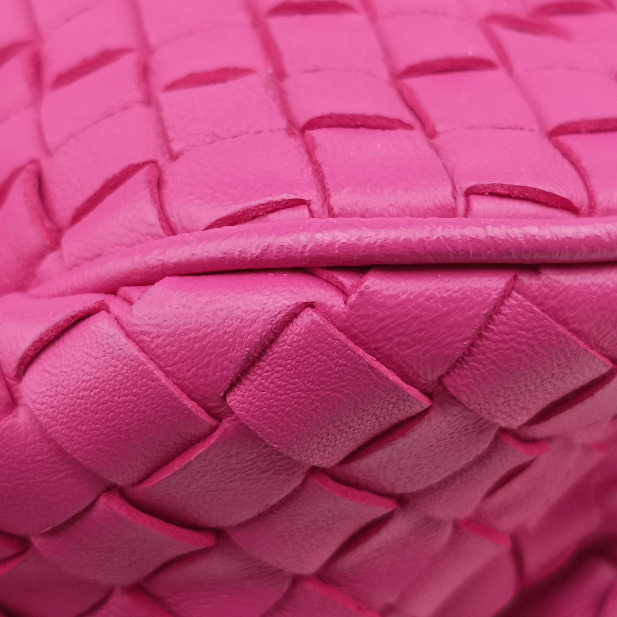Intrecciato Rose lambskin B053849120イントレチャート ローズ レッド ラムスキン B053849120