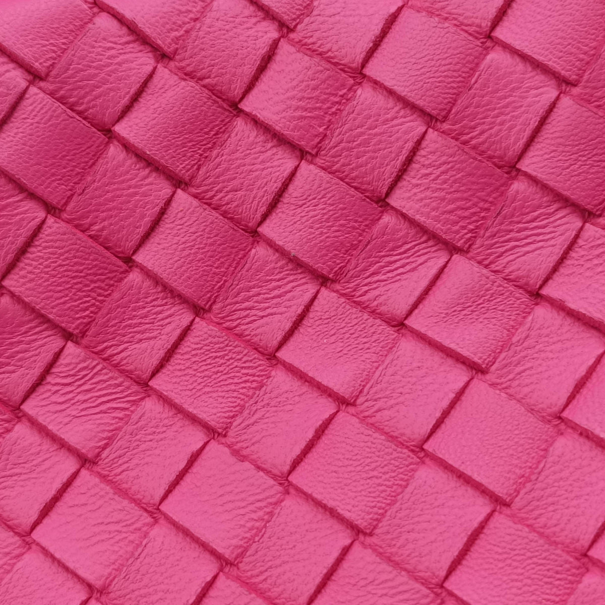 Intrecciato Rose lambskin B053849120イントレチャート ローズ レッド ラムスキン B053849120