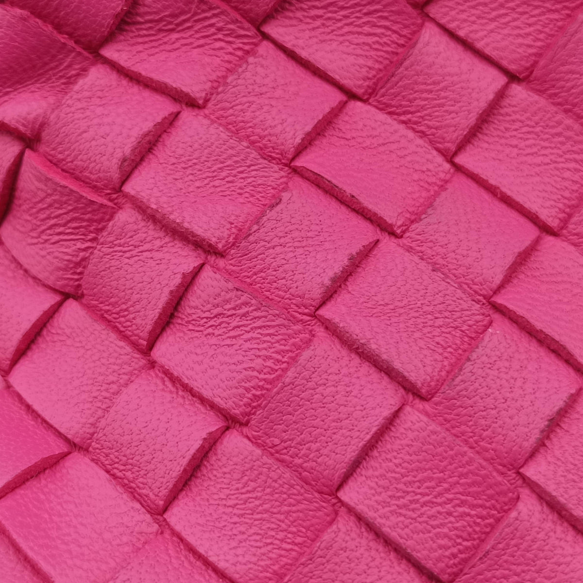 Intrecciato Rose lambskin B053849120イントレチャート ローズ レッド ラムスキン B053849120