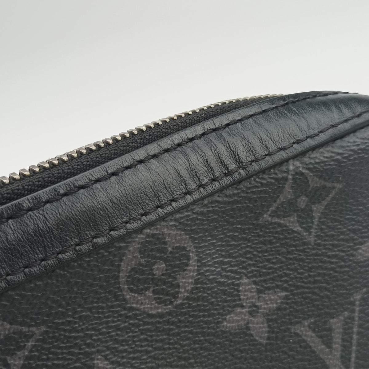 Trio Messenger Gris Monogram Shadow M46603 IC Chipトリオ メッセンジャー グリ モノグラム シャドウ M46603 ICチップ