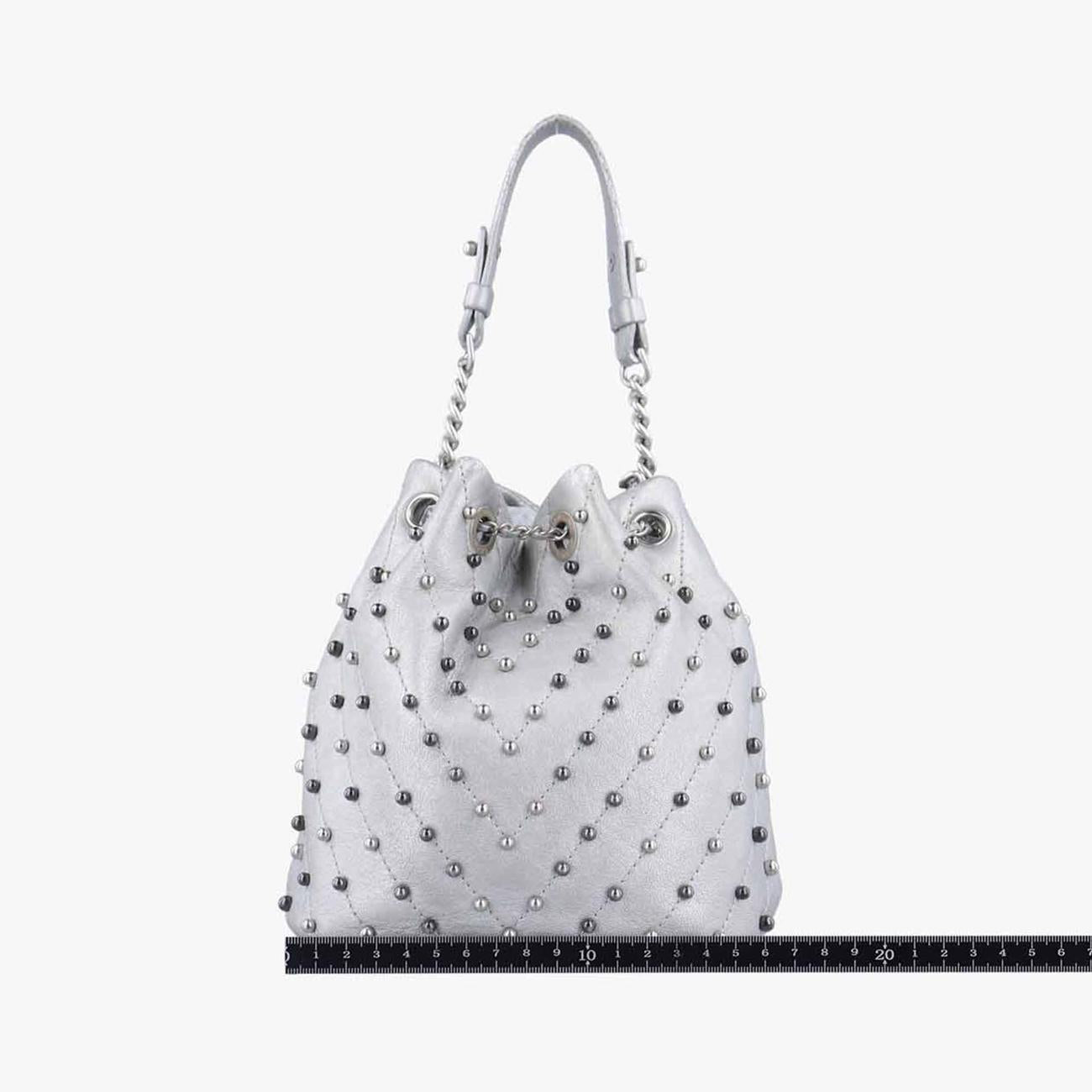 シャネル Chanel ショルダーバッグ レディース スタッドウォーズ バケット シルバー レザー A91958 24865854