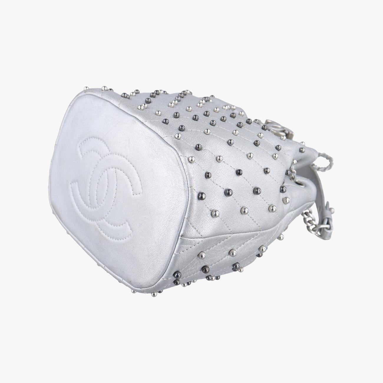 シャネル Chanel ショルダーバッグ レディース スタッドウォーズ バケット シルバー レザー A91958 24865854