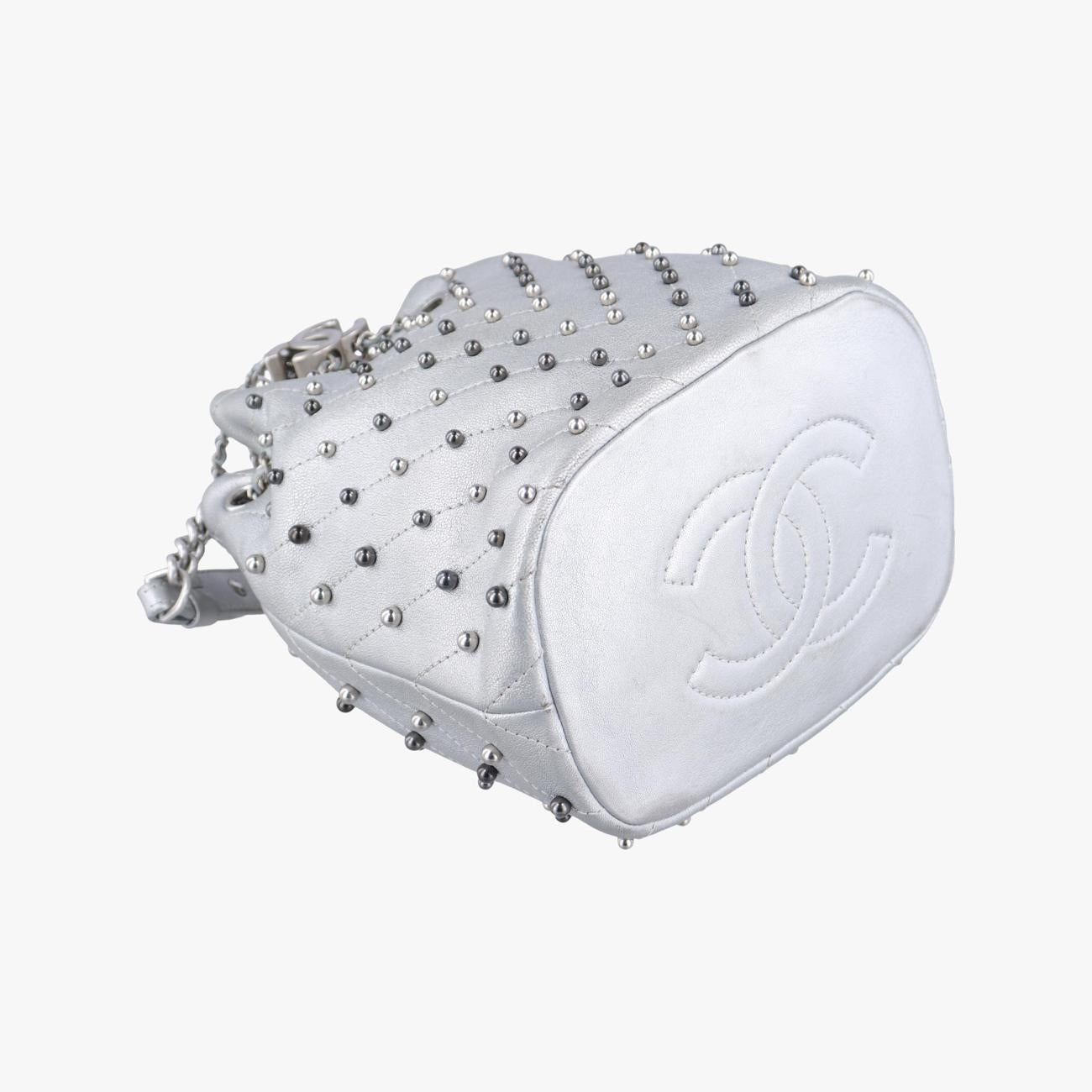 シャネル Chanel ショルダーバッグ レディース スタッドウォーズ バケット シルバー レザー A91958 24865854