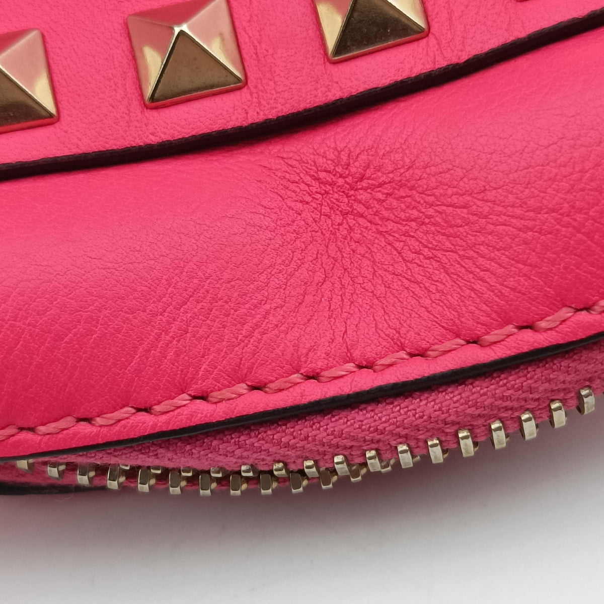 Rockstud Rose Leather TV H809BOL1ロックスタッズ ローズ レッド レザー TV H809BOL1
